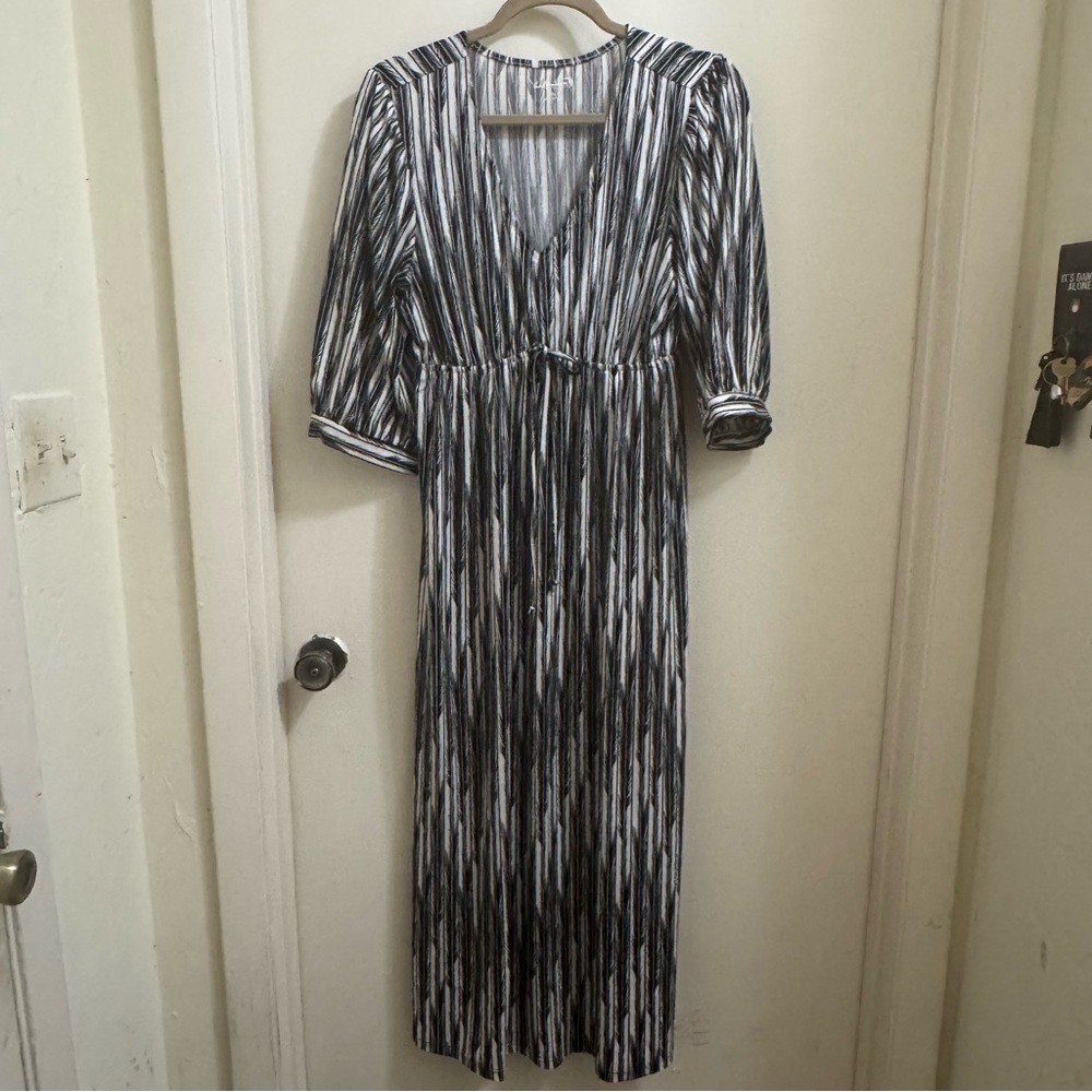 Half Moon by Modern Movement Women’s Dress Black White Feather‎ Pattern Medium